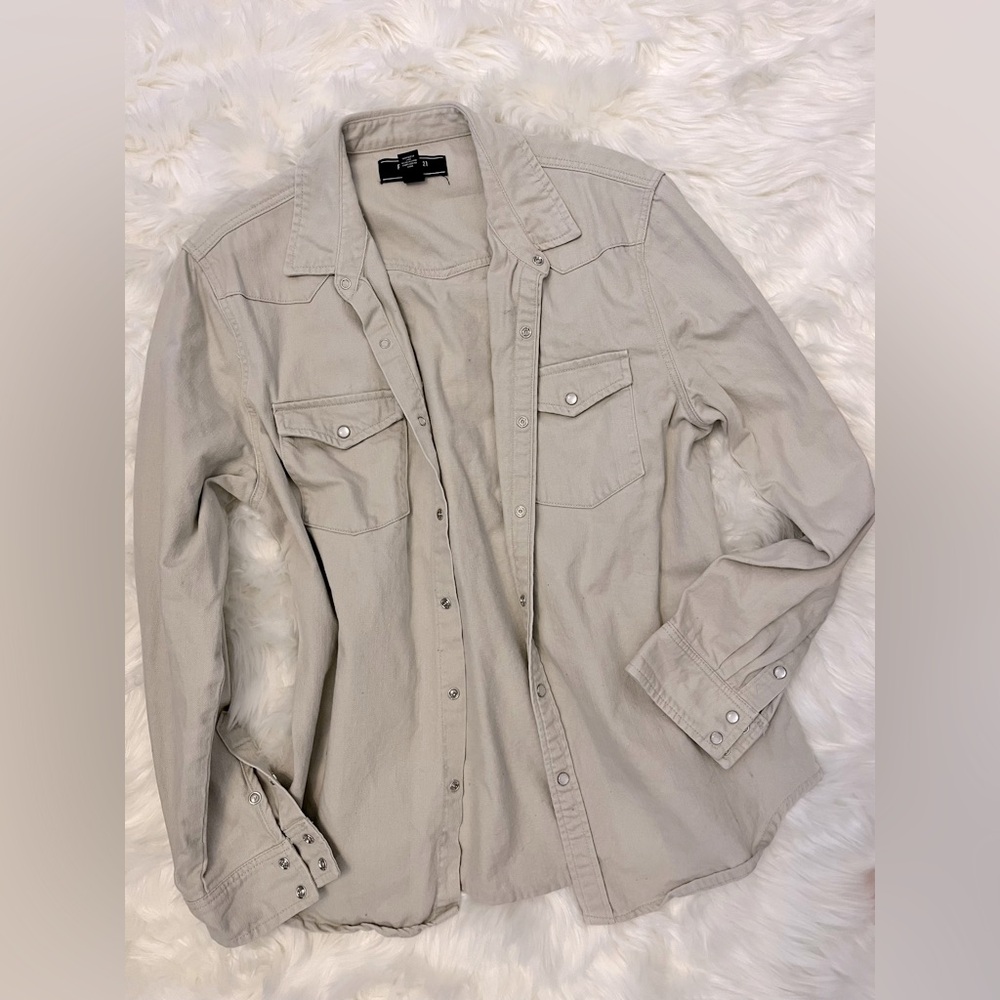 Forever 21 men’s top worn as an oversized top